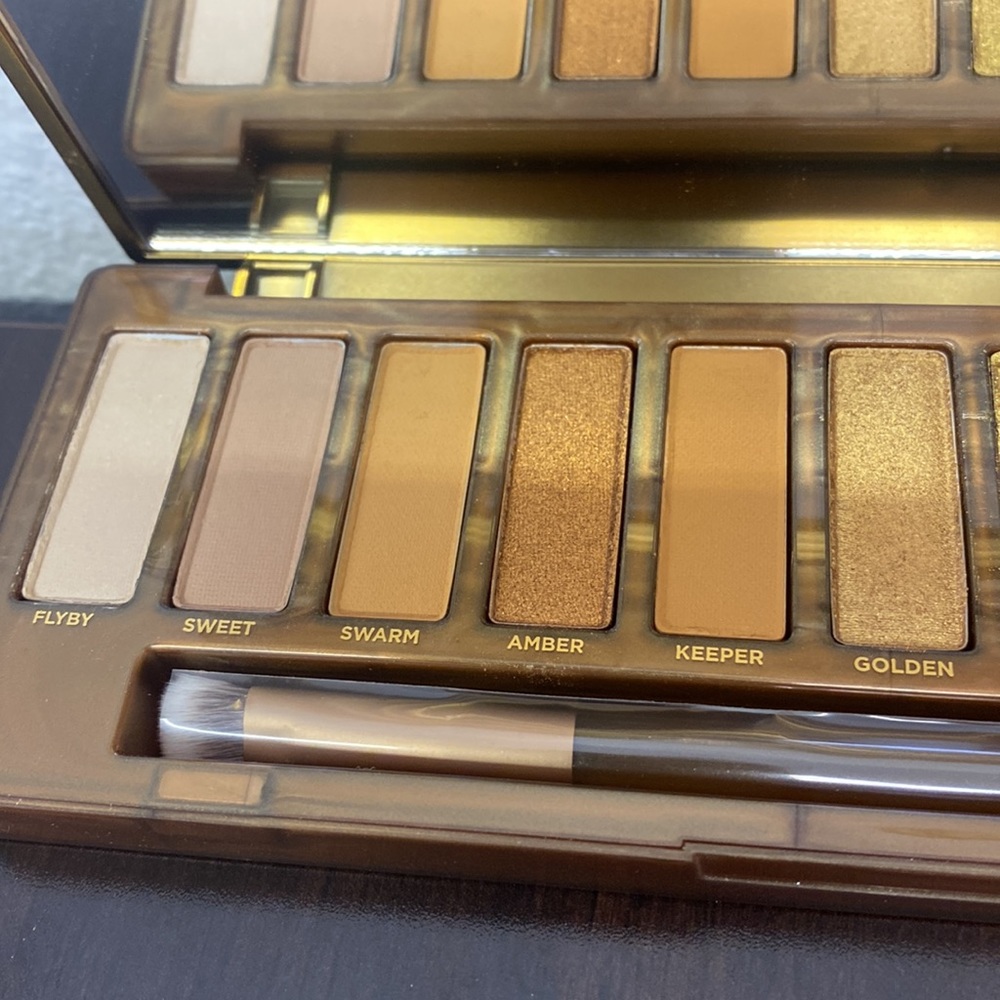 Urban Decay Honey Palette and Zero Black Pencil Eyeliner - Picture 3 of 8